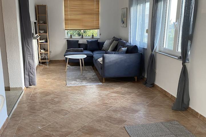 Bungalow für 6 Personen, mit Terrasse und Garten in Montenegro - 3