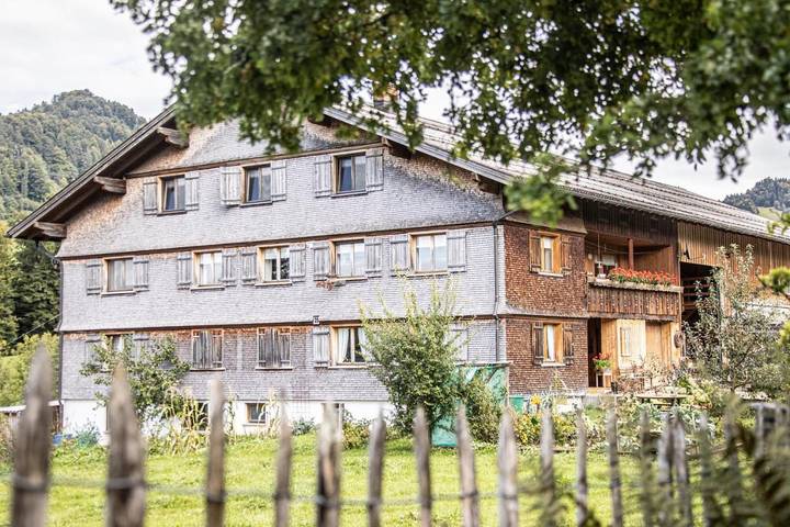 Ferienwohnung für 8 Personen, mit Garten und Ausblick in Egg