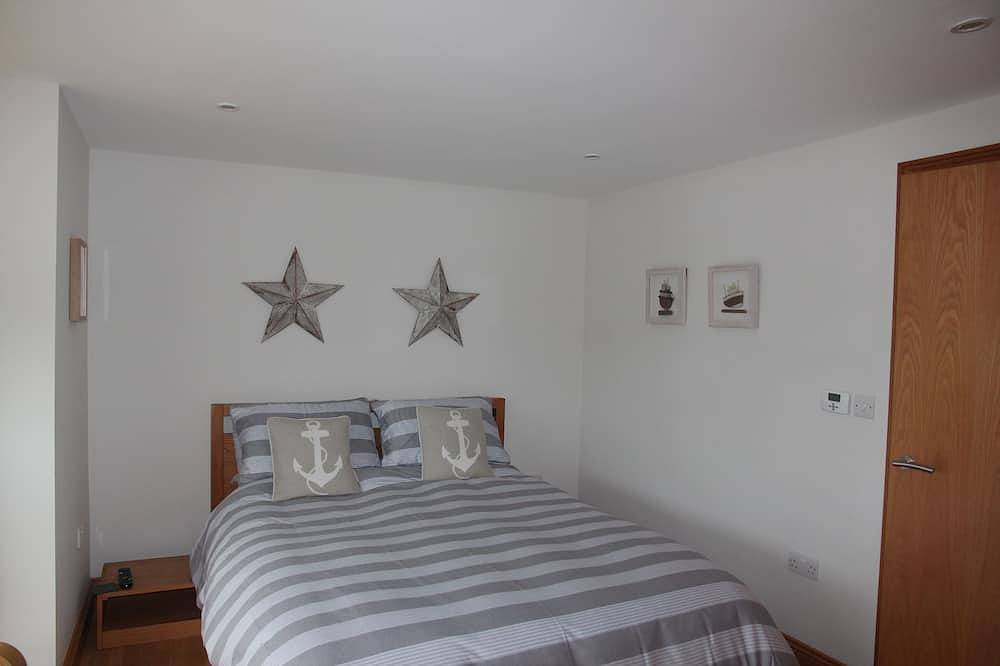 Stunning spacious house incredible views to estuary sleeps 6 pet, near St Mawes in Cornwall