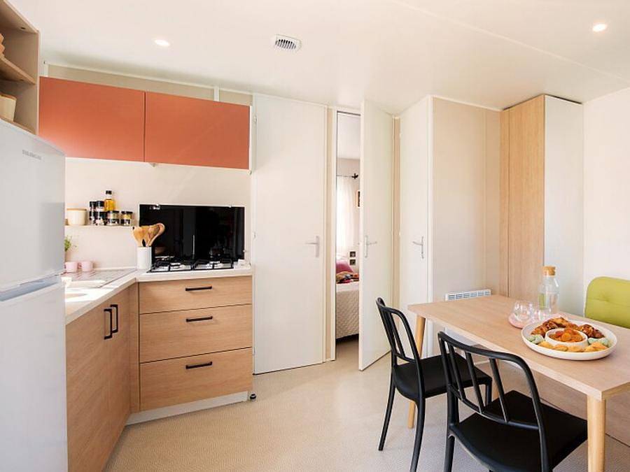 Camping Free Time - Mobilheim 6 personen - Comfort | 3 Schlafz. | 6 Pers. | Erhöhte Terrasse | Klimaanlage in Bibbona, Etruskische Küste