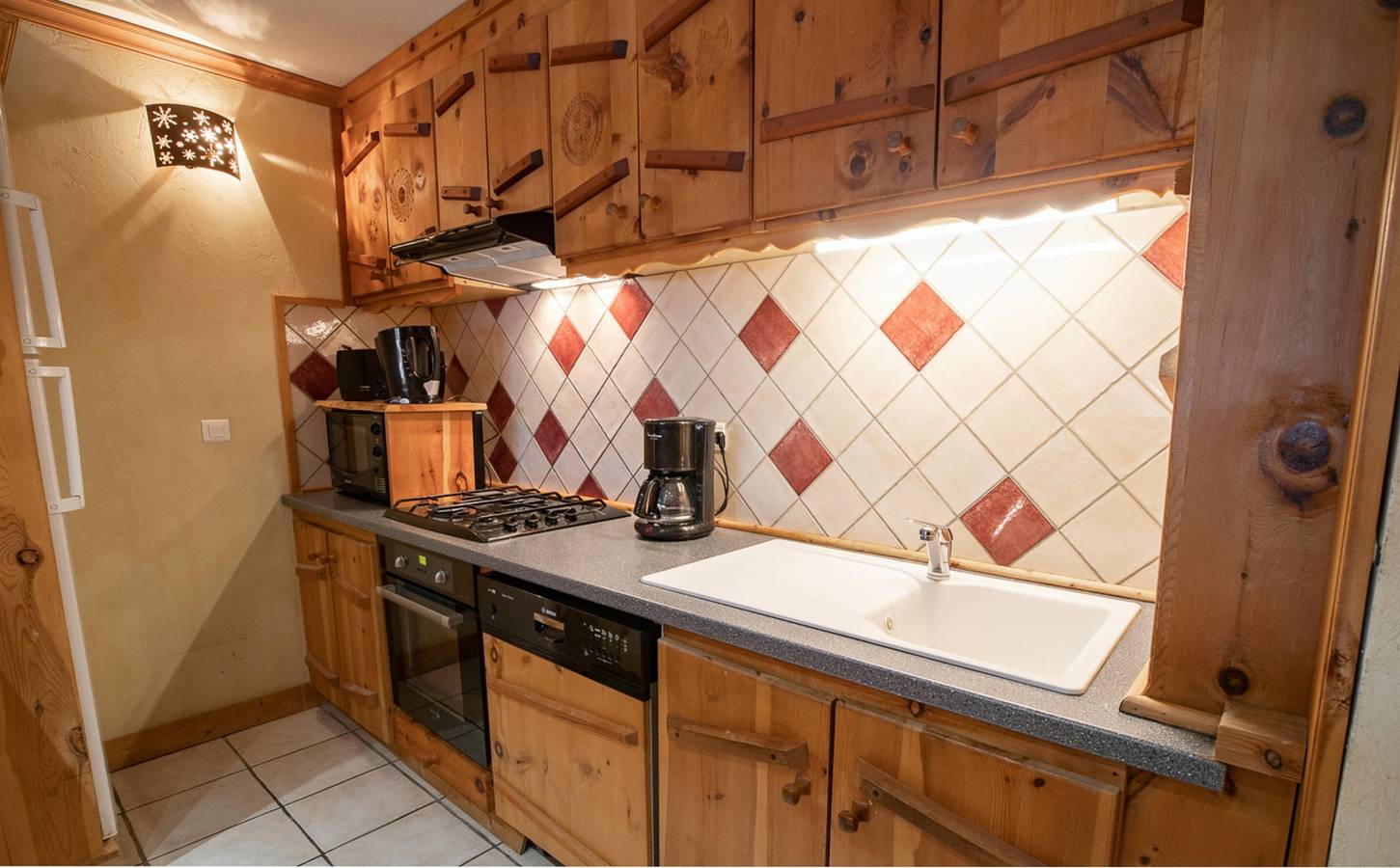Appartement entier, Appartement "L'epicéa" avec vue sur les montagnes, terrasse privée et Wi-Fi in Sollières-Sardières, Région de Saint-Jean-de-Maurienne