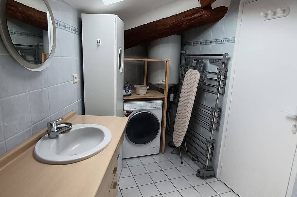 Entire apartment, Appartement 2 Personnes à Cadenet in Cadenet, Parc naturel régional du Luberon