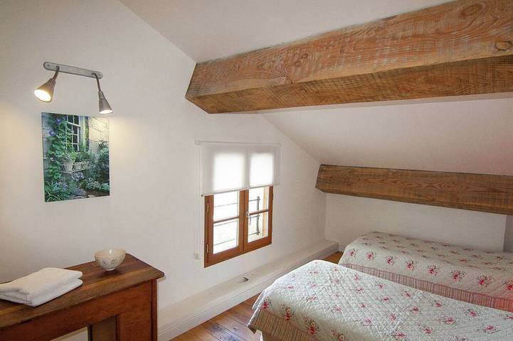 Gîte pour 5 personnes, avec piscine ainsi que jardin et terrasse à Roussines - 4