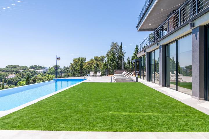 Chalet para 16 personas, con jacuzzi además de jardín y terraza en Provincia de Gerona - 2