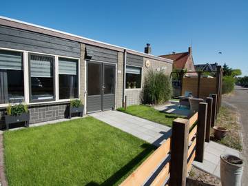 Ferienhaus für 4 Personen, mit Terrasse und Garten in Petten