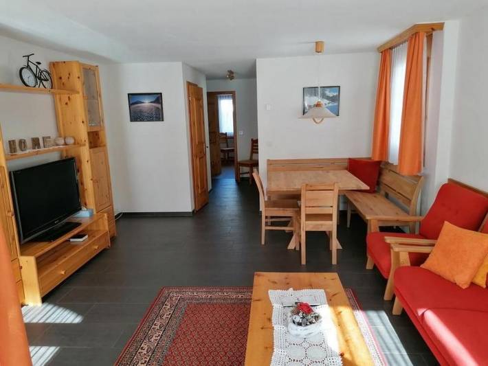 Ferienwohnung für 4 Personen, mit Terrasse und Garten sowie Ausblick in Bever