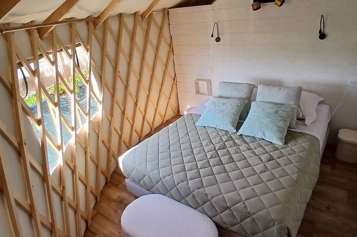 Yurt-des voyageurs-Confortable-Baño privado con ducha-Sin vista in Clermont-Créans, Sarthe