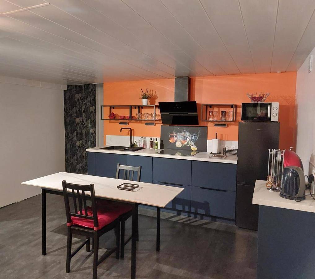 Appartement entier, Comme dans un écrin - T2 de 50 m² avec jardin, terrasse et piscine in Vernaison, Lyon et ses environs