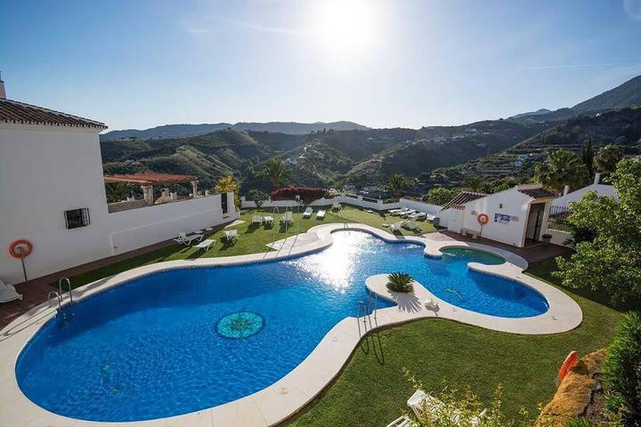 Apartamento de vacaciones para 5 personas, con piscina además de terraza y vistas - 1