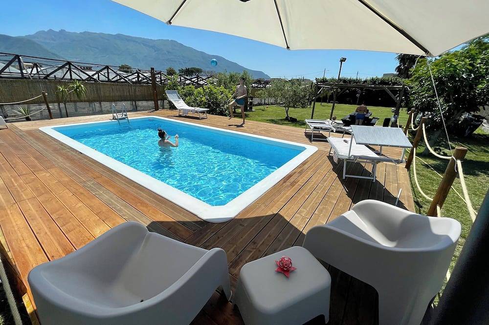 Apartamento entero, Detached house with swimming pool and large equipped garden, pets allowed in Pompeya (Nápoles), Provincia de Nápoles