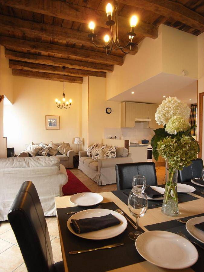 Location de vacances pour 7 personnes, avec jardin et piscine, adapté aux familles à Les Champs-Géraux