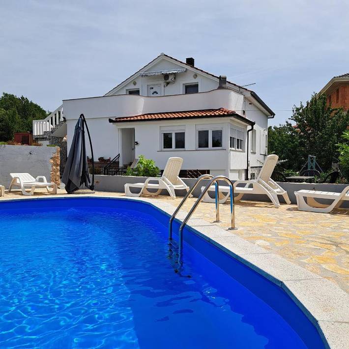 Maison d’hôte pour 5 personnes, avec piscine ainsi que jardin et vue