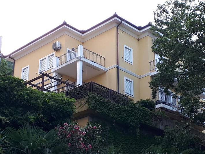 Gîte pour 4 personnes, avec vue et terrasse dans Mošćenice