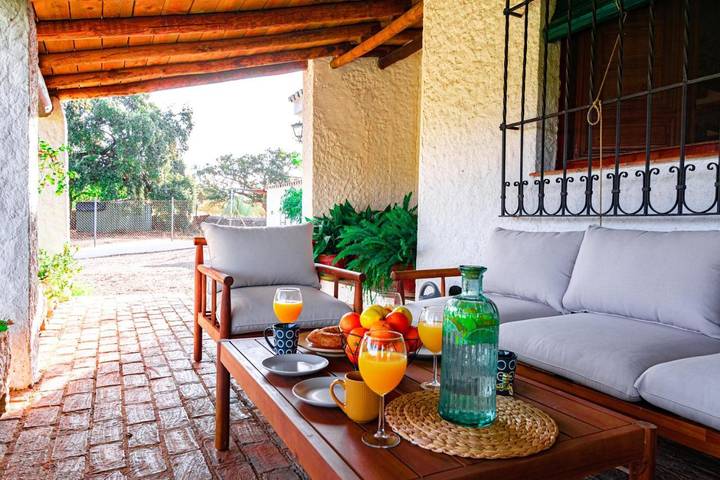 Casa de vacaciones para 8 personas, con terraza además de jardín y piscina - 1