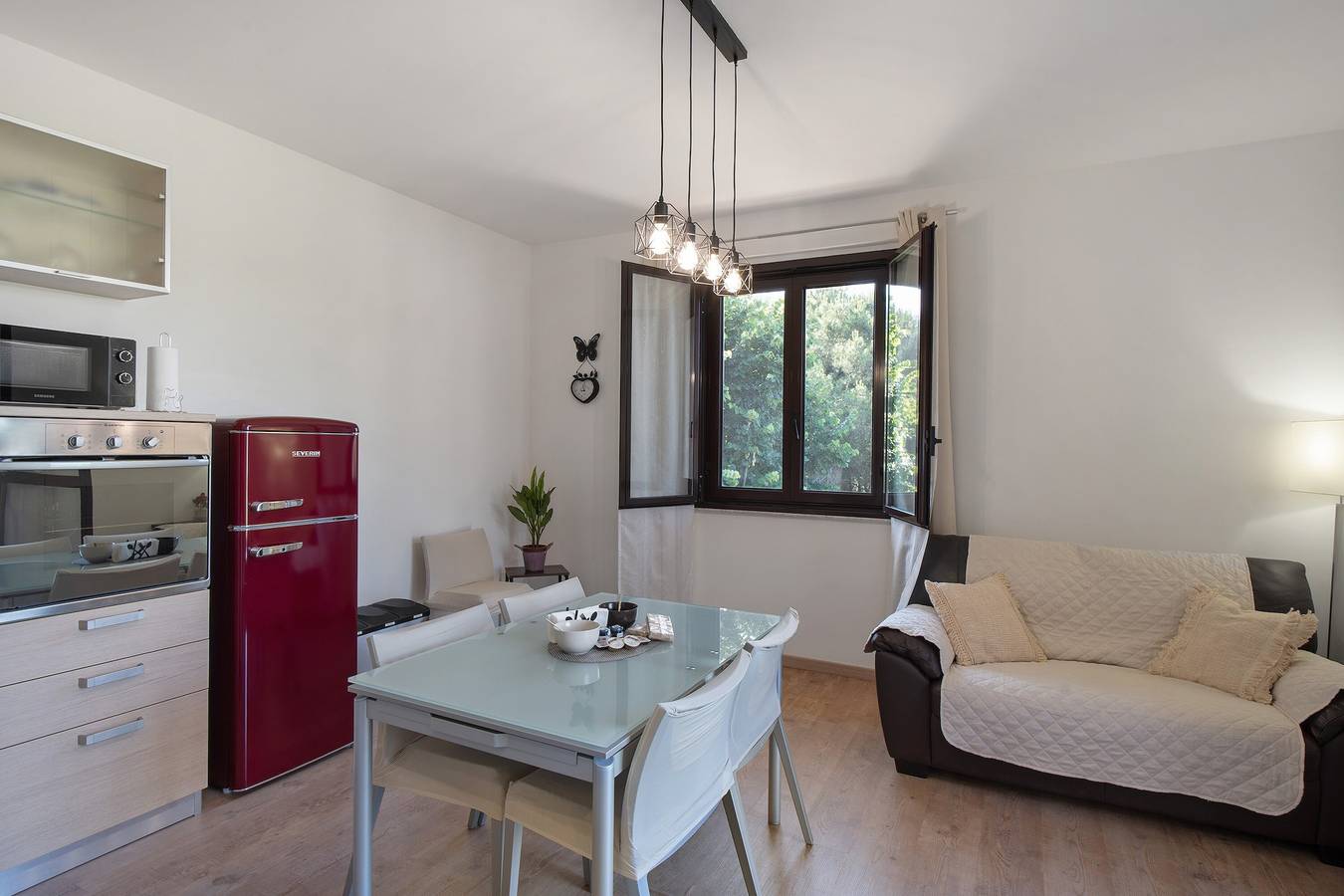 Ganze Wohnung, Ferienwohnung 'Tra Monti E Mare' mit Bergblick, Wi-Fi und Klimaanlage in Cisano sul Neva, Riviera di Ponente