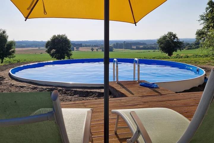 Location de vacances pour 4 personnes, avec piscine ainsi que jardin et jacuzzi à Douzains