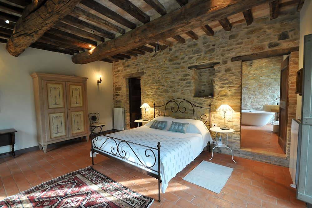 Chiesa Del Carmine - Luxury Umbrian Villa In Stunning Countryside, Sleeping 14 in Perugia, Perugia Province