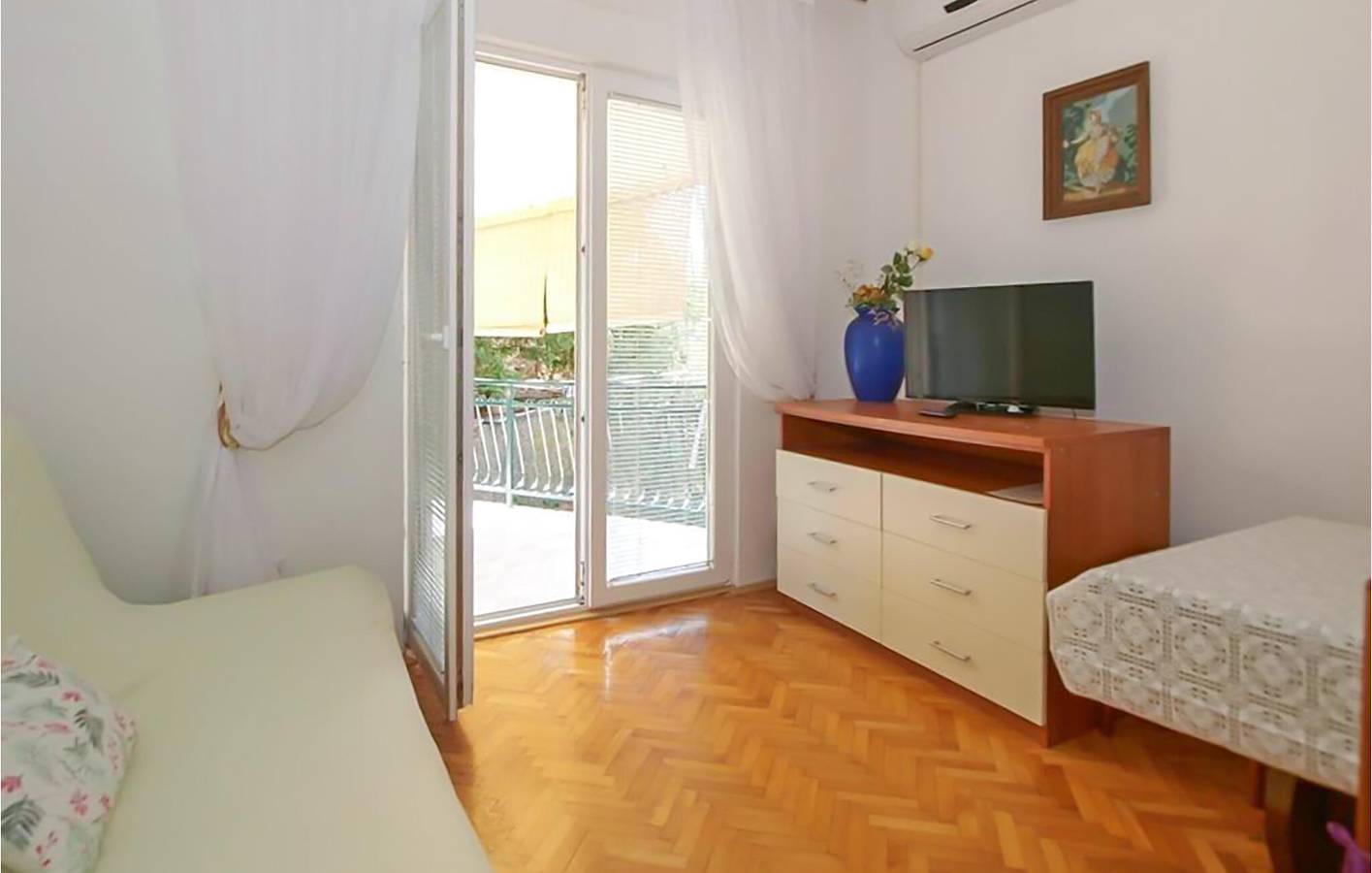 Ganze Ferienwohnung, Gemütliches Apartment am Strand: 100 m vom Ufer entfernt, mit WLAN und Küche in Gradac, Makarska Riviera
