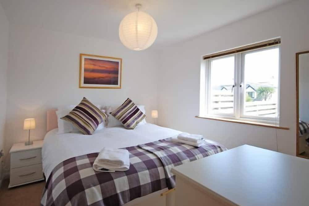 Modern well equipped townhouse, 2 min walk from Crooklets Beach in Bude, Cornwall