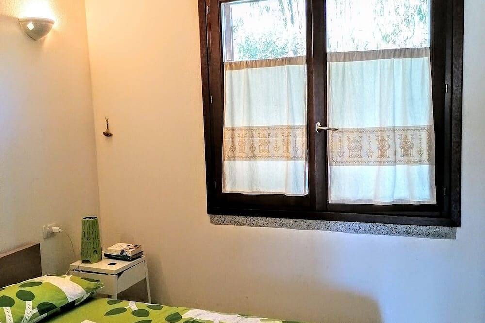 Vacation house with garden within walking distance of the beach. in San Giovanni (Nuoro), Posada