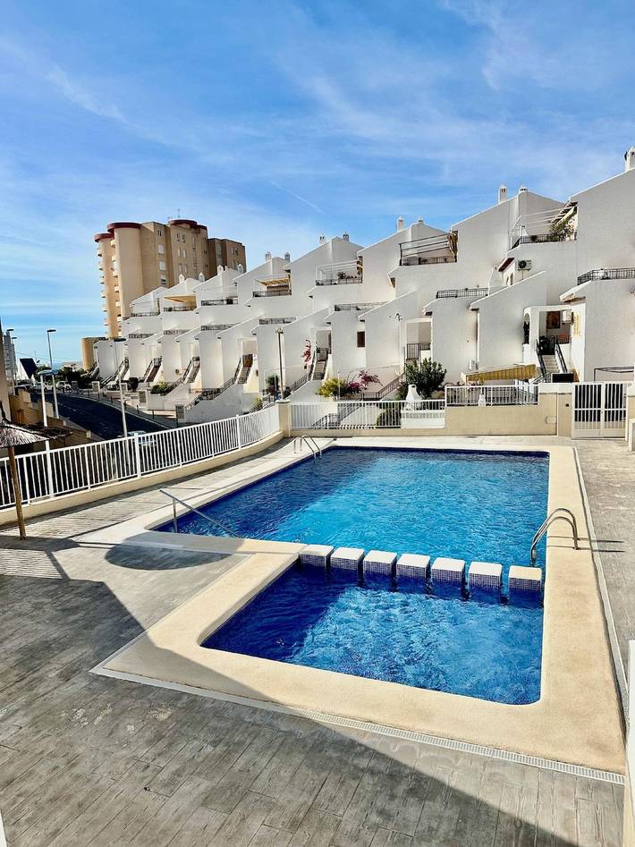 Bungalow pour 6 personnes, avec terrasse et piscine, animaux acceptés à Santa Pola