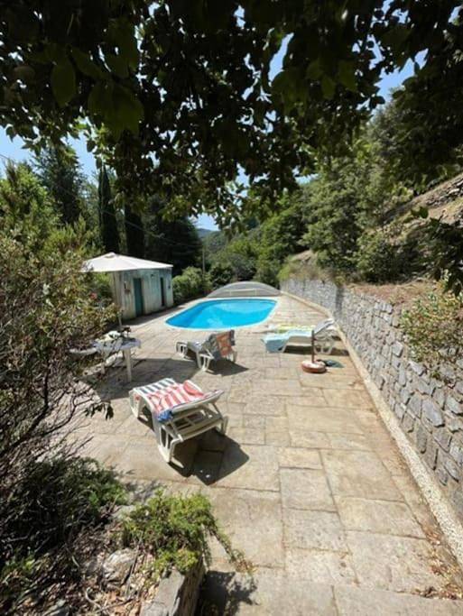 Location de vacances pour 10 personnes, avec Balcon et Terrasse ainsi que Jardin et Piscine à Cabrespine