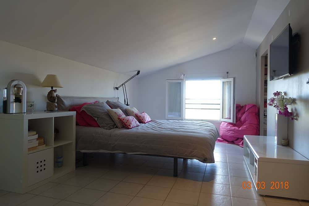 A real holiday home for a real vacation close to the beaches. in Saint-Laurent-d'Aigouze, Côte d'Améthyste