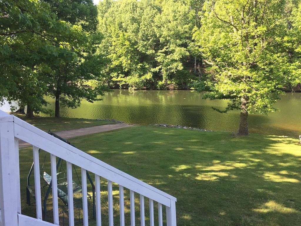 Lakefront Cottage in einer ruhigen Bucht mit Kajaks, Kanus und Tretbooten in Lake Norman