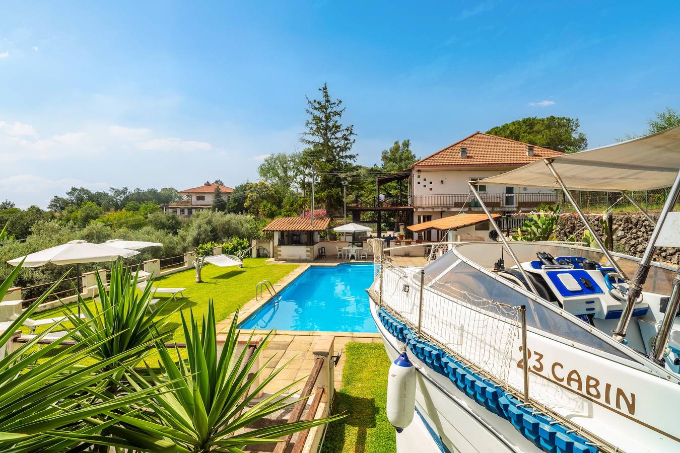 Barca 'Etna House' con vista mare, Wi-Fi e aria condizionata in Piedimonte Etneo, Etna