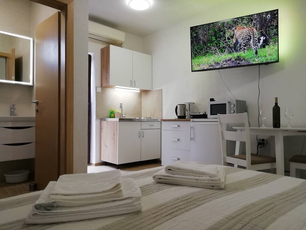 Ganzes Studio, Studioapartment in Nin mit Meerblick, Terrasse, Klimaanlage, W-Lan (4868-1) in Nin, Zadar