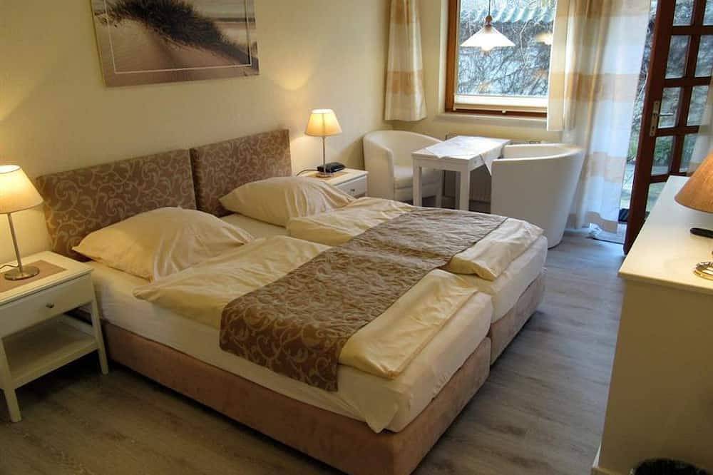 Ganze Wohnung, Ferienwohnung 5 - Altes Schulhaus in Bad Schwartau, Ostholstein