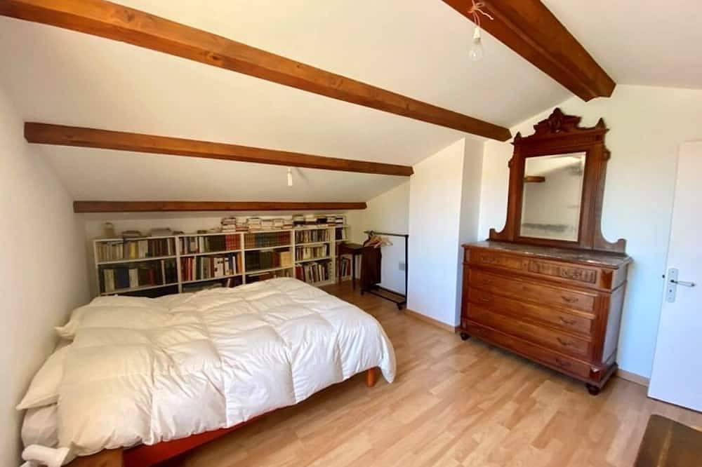 Villa At The Foot Of The Castle With Stunning Views in Gréoux-les-Bains, Regionaler Naturpark Verdon