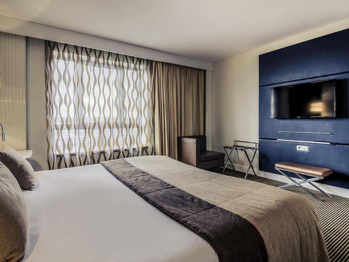 Standard Room with Large Bed in Cergy, Val-d'Oise