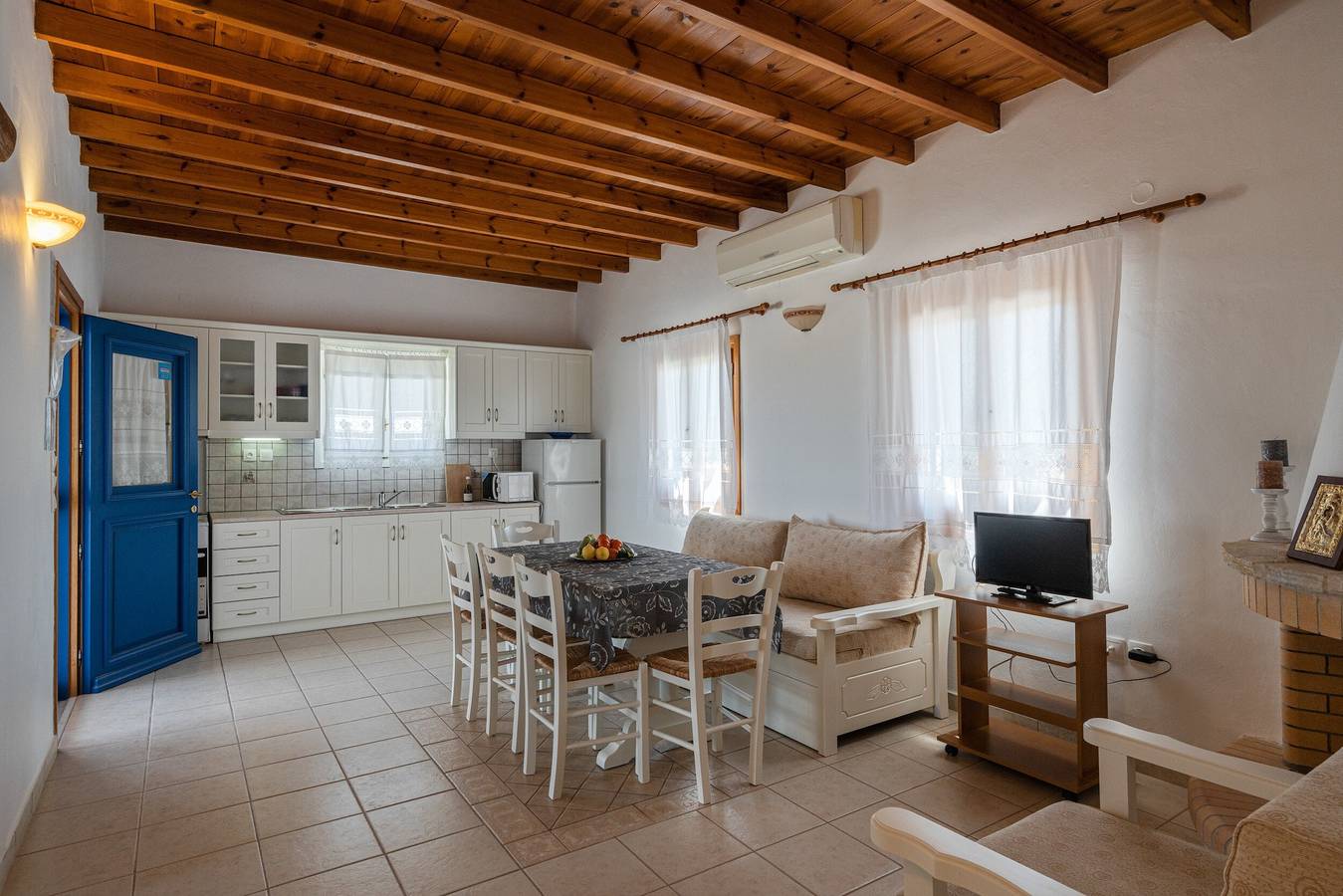 Casa de vacaciones "Maria's Village Two Bedroom House 1" con vistas al mar, balcón y Wi-Fi in Aliki, Paros