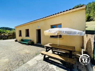Gîte pour 4 personnes, avec terrasse à Castelreng