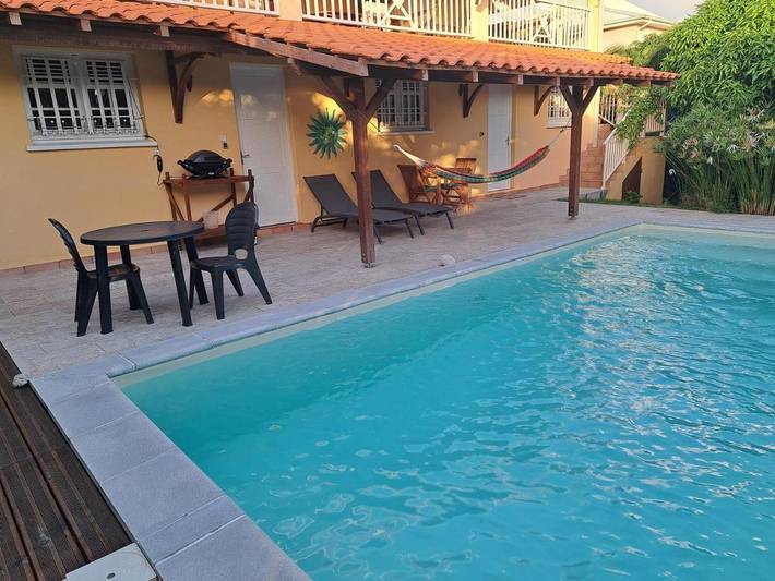 Gîte pour 2 personnes, avec jardin ainsi que vue et piscine à Case-Pilote - 4