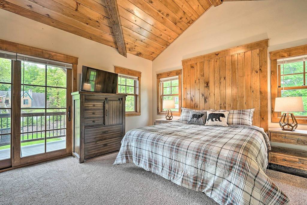 Elegant Mtn Chalet w/ Deck: 1 Mi to Mt Snow! in Dover (VT), Mount Snow