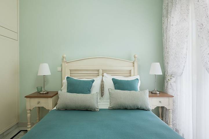 Entire apartment, Eclectic 3-bedroom house in front of the sea in Agioi Apostoli, Chania region