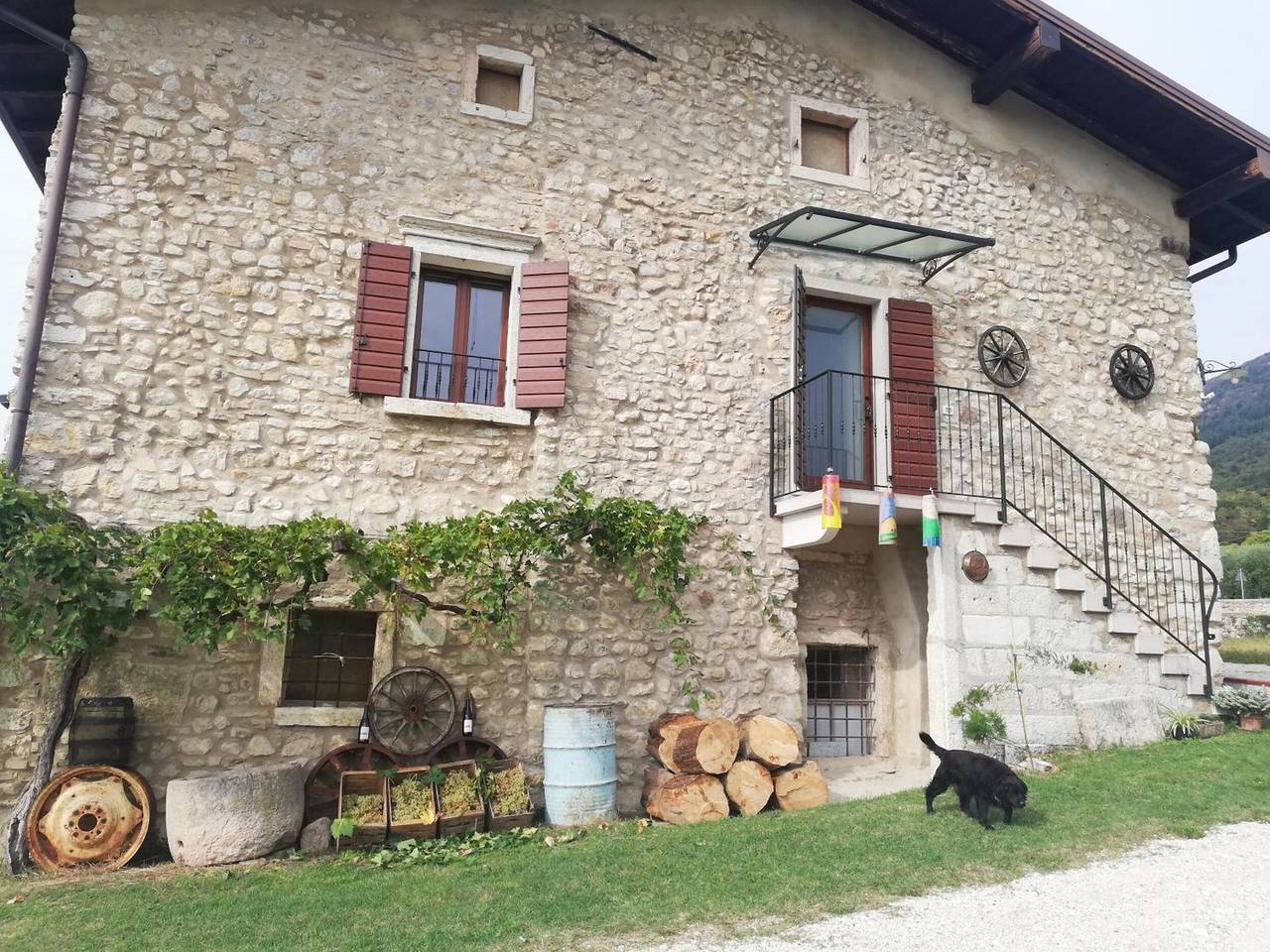 Appartamento intero, Appartamento 'Loppia' con vista sulle montagne, Wi-Fi e aria condizionata in Caprino Veronese, Prealpi Gardesane