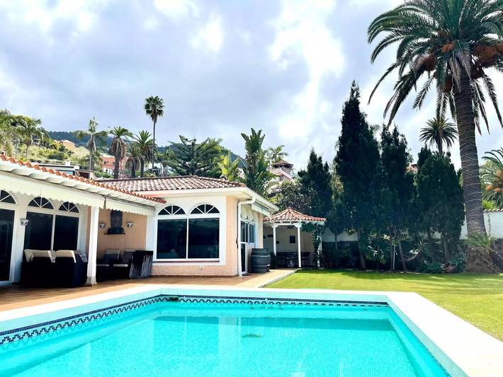 Villa pour 7 personnes, avec jardin et piscine