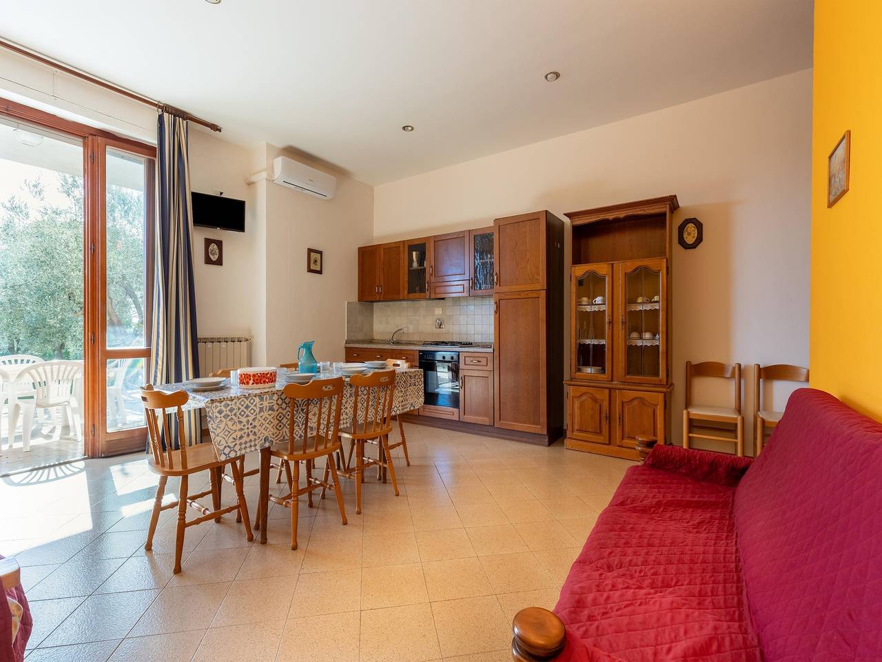 Ganze Wohnung, Geräumiges Apartment am Seeufer in Tuoro sul Trasimeno, Lago Trasimeno