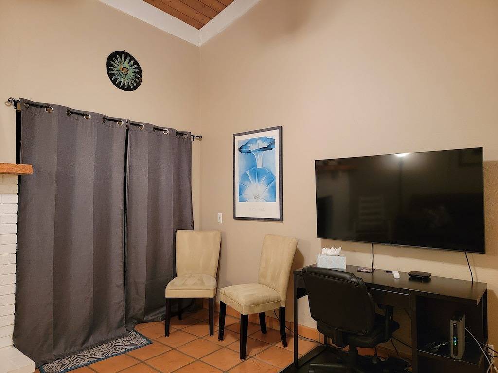 Ganze Wohnung, Sedona Eco-Friendly Condo w/ Pool: Walk to Shops Restaurants Golf & Trails in Oak Creek, Oak Creek Canyon