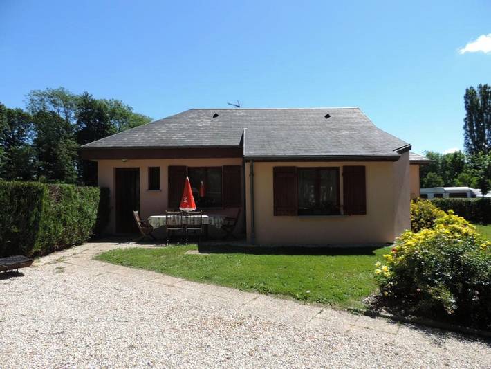 Camping pour 8 personnes, avec Terrasse et Jardin ainsi que Piscine et Vue dans Eure-et-Loir