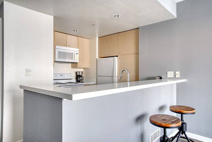 Apartamento de vacaciones para 2 personas, con jardín y piscina además de sauna y balcón, Se admiten mascotas en San Francisco
