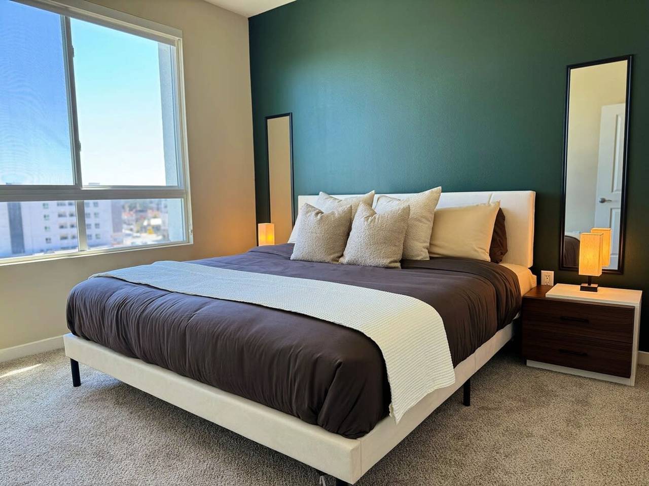 Entire apartment, New La Home W Pool   Gym  Parking 10 Min to Cedars in Hancock Park, Los Angeles