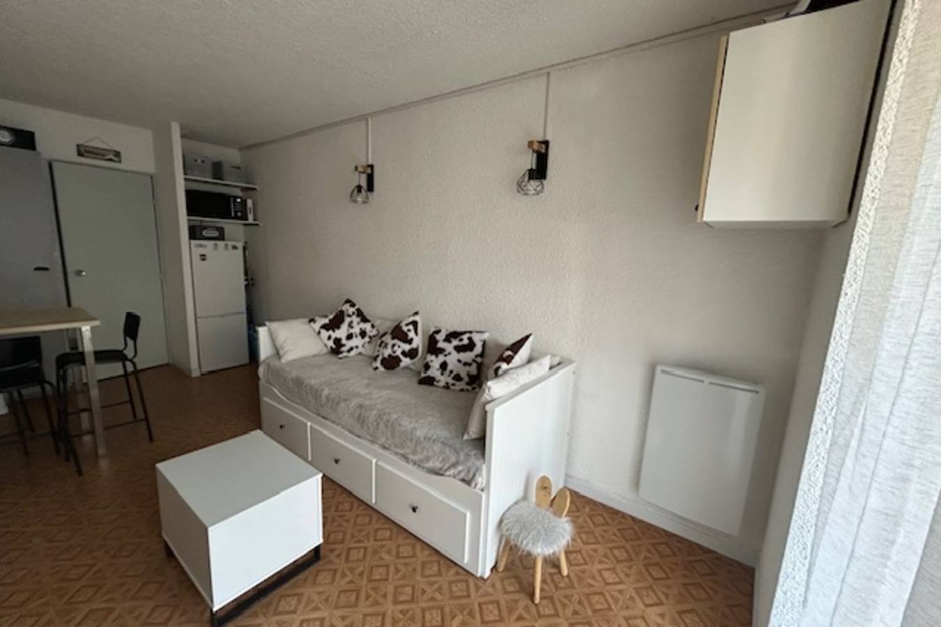Estudio entero, South-facing terrace studio in resort center in Le Sauze, Enchastrayes