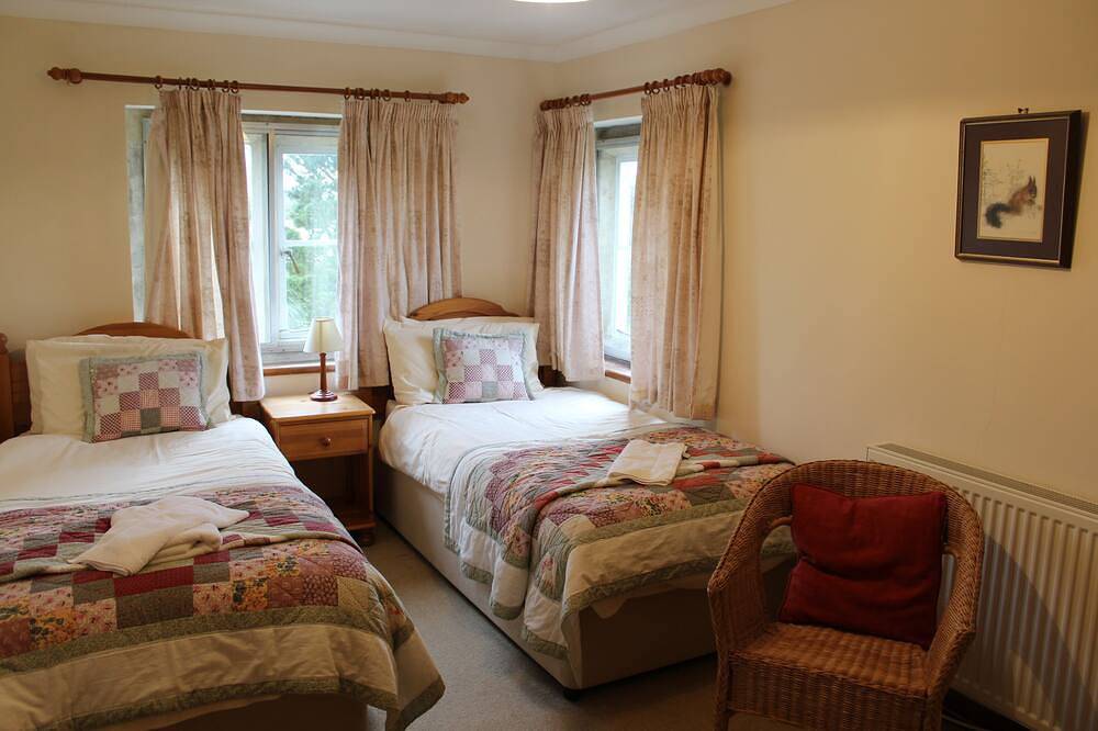 Beautiful Cotswolds farm house with period features and a beautiful garden. in Oxfordshire