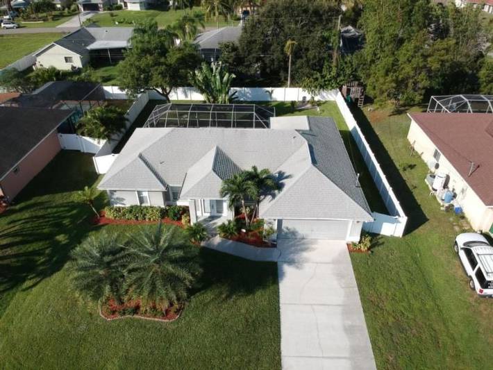 Vacation home for 4 people, with terrace and yard in Cape Coral