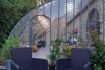 Gîte pour 5 personnes, avec piscine et jacuzzi ainsi que jardin et terrasse à Bourbon-l'Archambault
