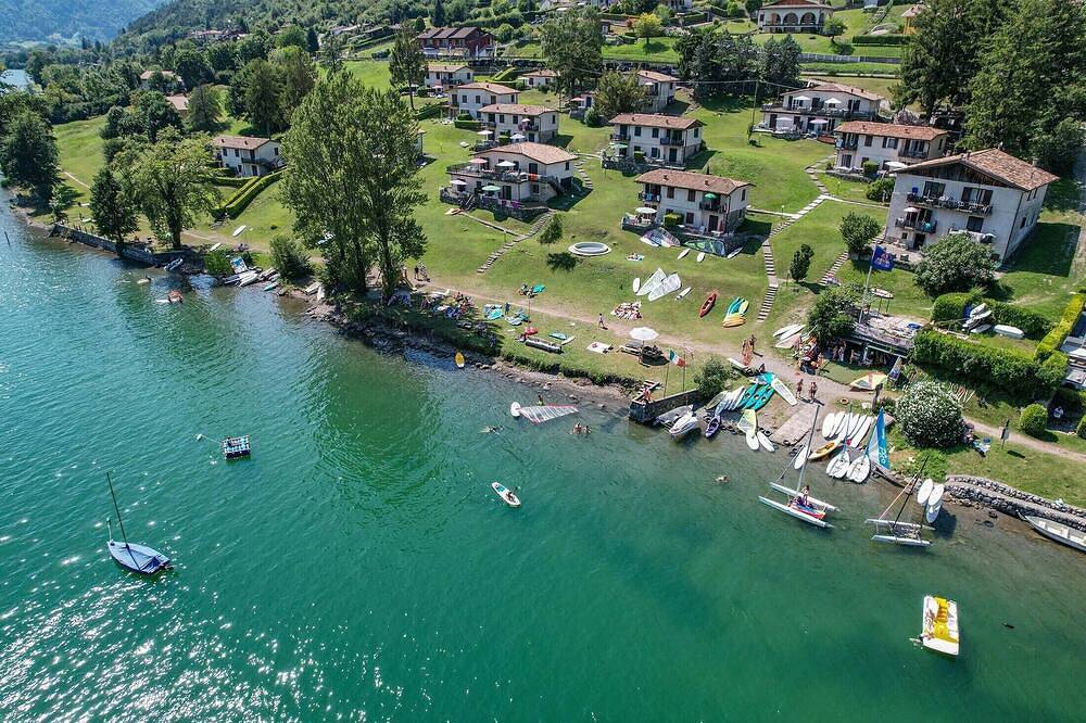 Ganze Wohnung, Directly on the lake with terrace for seven people in Idro, Gardasee-Berge